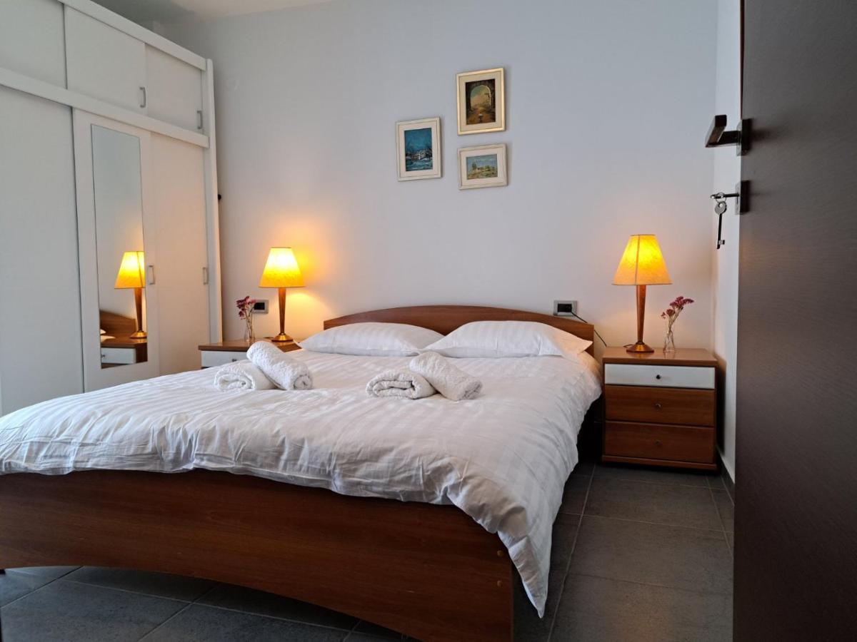 Flat With Garden In Apartment *